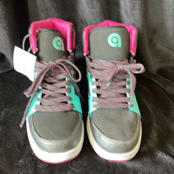 🌺 Shoes 👟 - Picture 2 of 3